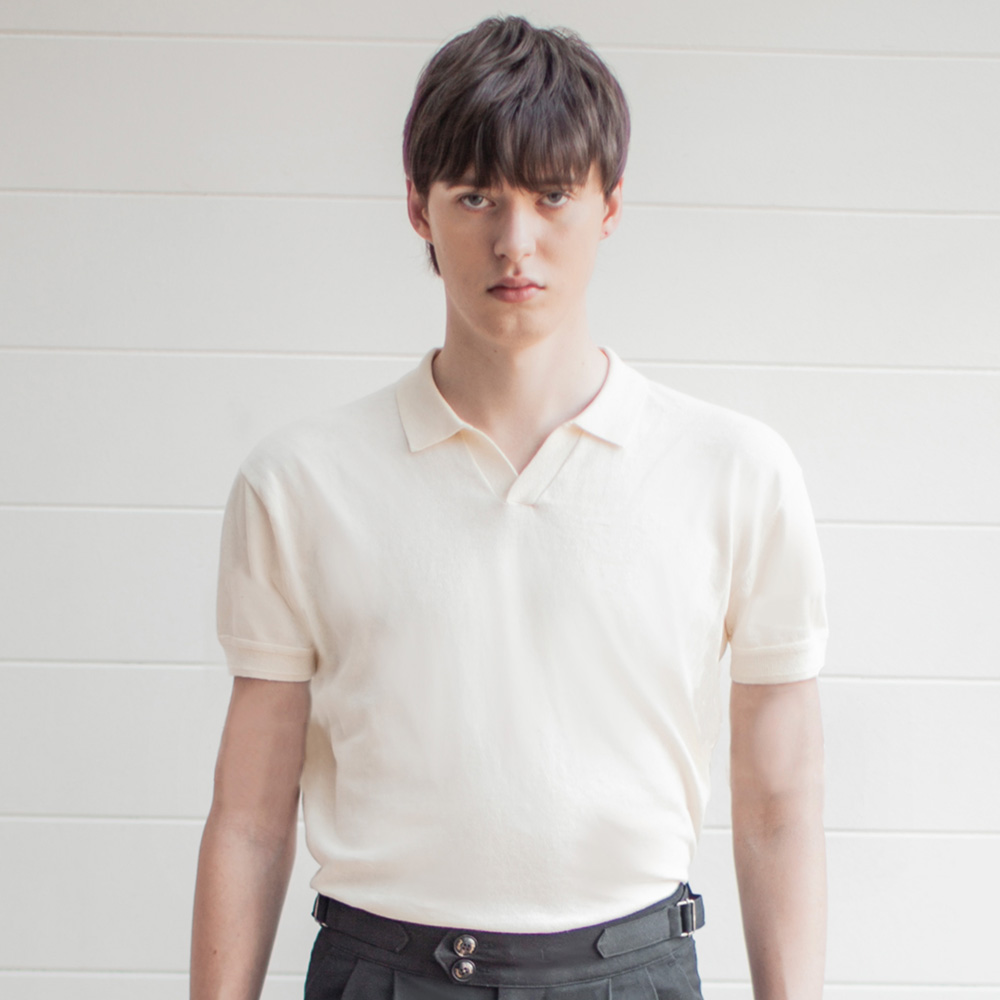 [론트]   001 Cream Knit Plain Pattern V-neck Shirts